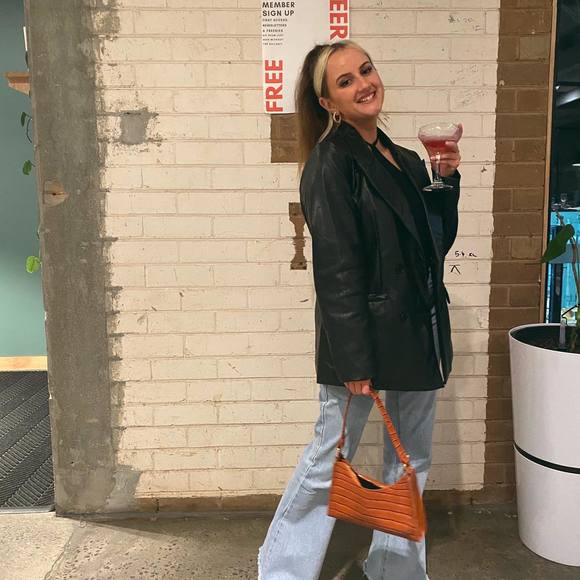 Meet your Posher, Jessica - Picture 1 of 1